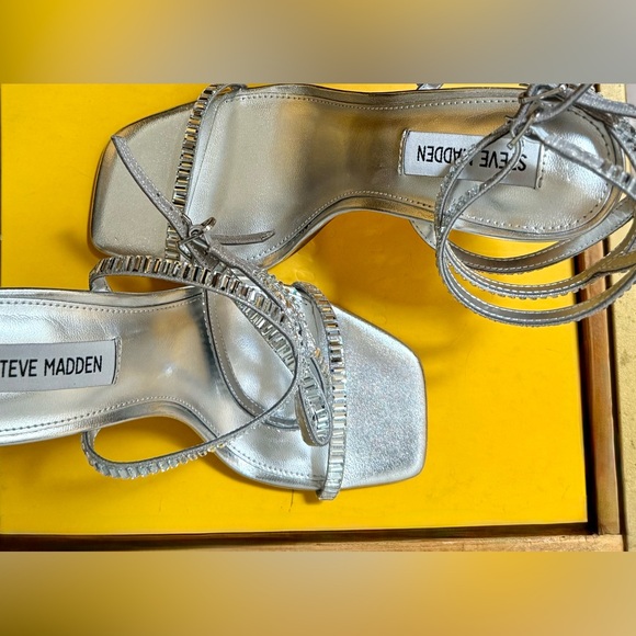 Ankle straps, opened toe, Steve Madden Thierry Heel in Silver | Size: 6.5 | NEW! - Picture 9 of 9
